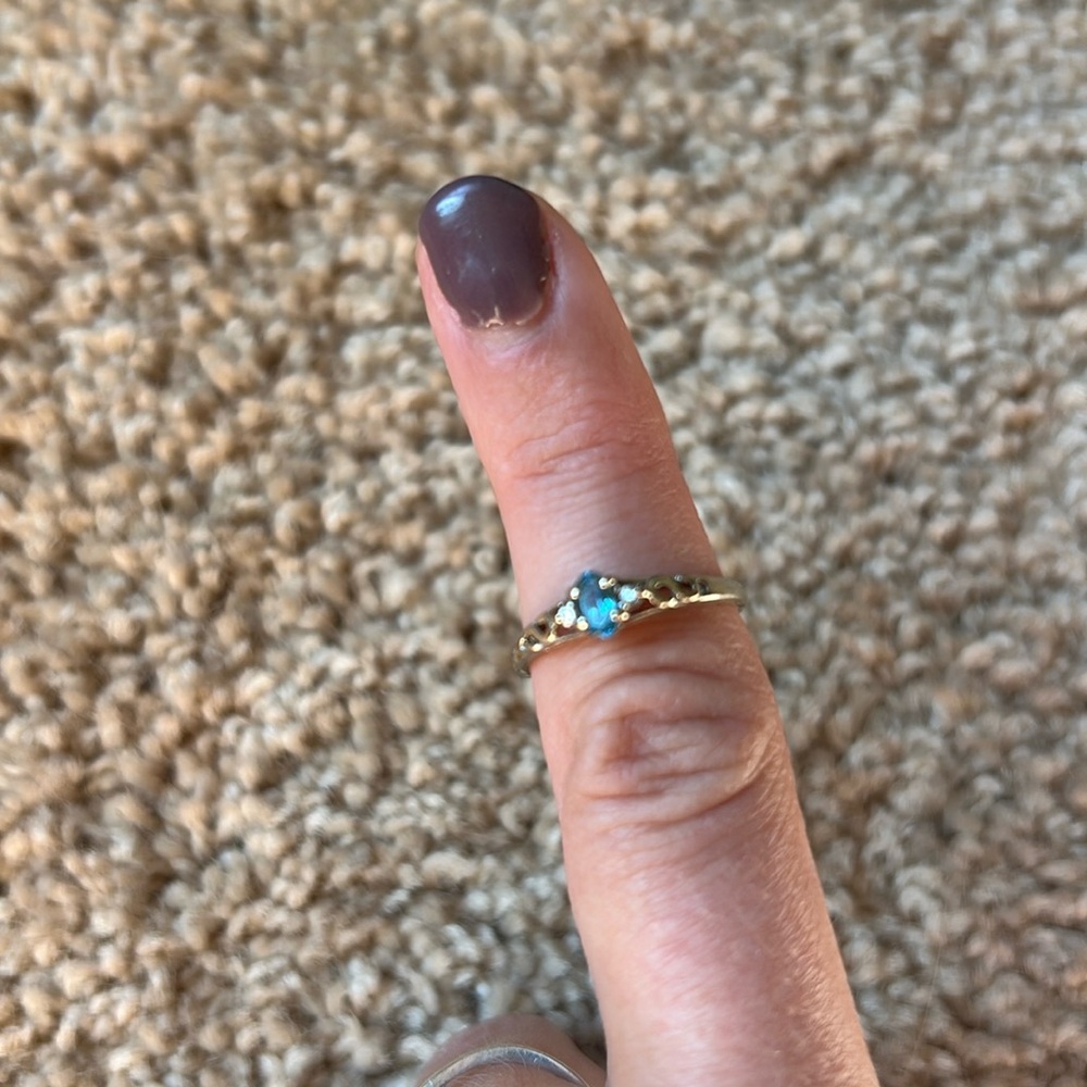 White gold aquamarine ring
